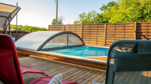 Swimming pool, sunbed