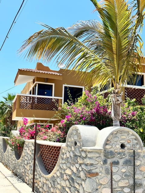 Property building, Day, Balcony/Terrace, Garden view
