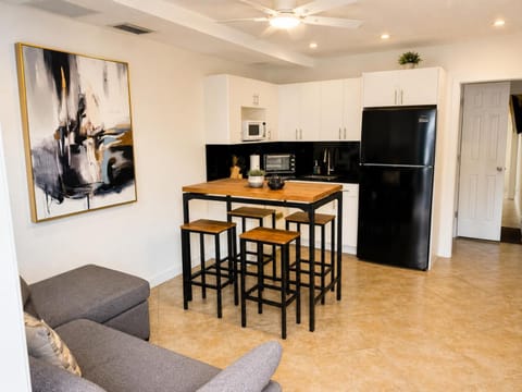 Kitchen or kitchenette, Dining area, pet friendly