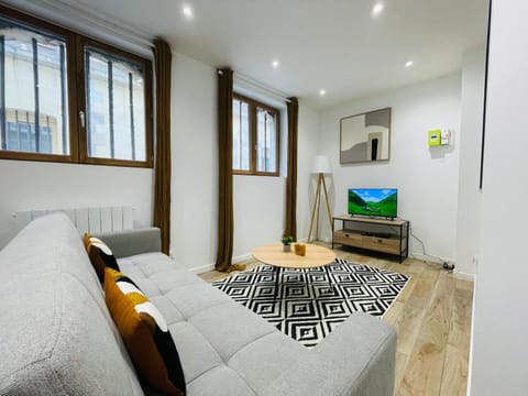 Bed, Living room