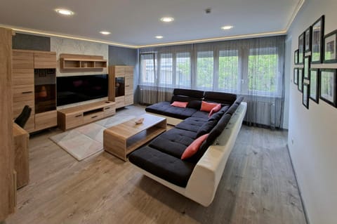 TV and multimedia, Living room, Seating area, Evening entertainment