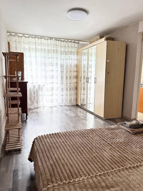 Facade/entrance, bunk bed