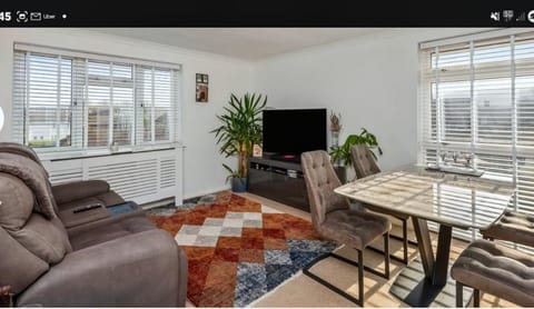 Communal lounge/ TV room, TV and multimedia, Living room, Seating area, Dining area