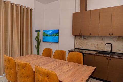 TV and multimedia, Kitchen or kitchenette, Living room, Seating area, Dining area, minibar