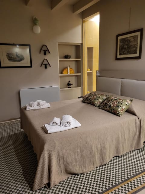 Bed, Hot Tub, Coffee/tea facilities, Photo of the whole room, Bedroom, Facility for disabled guests, heating, internet, towels, air conditioner