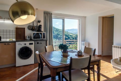 Dining area, Mountain view, kitchen