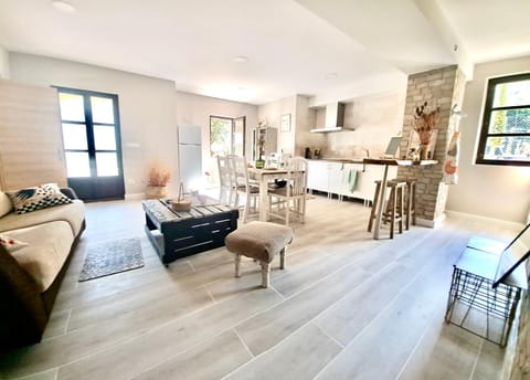 Kitchen or kitchenette, Living room, Dining area