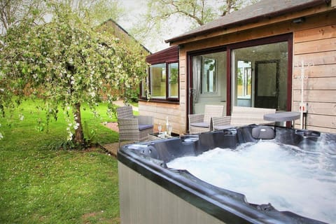 Garden, Hot Tub, Garden view