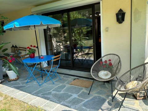 Patio, Dining area, Garden view