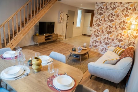 TV and multimedia, Living room, Dining area