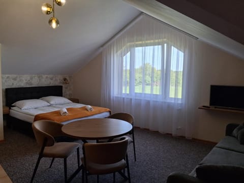 Bed, View (from property/room), Photo of the whole room, Dining area, towels
