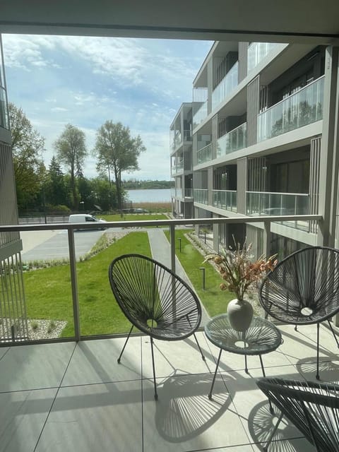 View (from property/room), Balcony/Terrace, Lake view