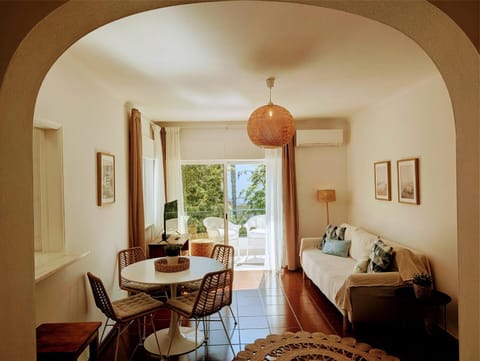 Living room, Seating area, Dining area, air conditioner
