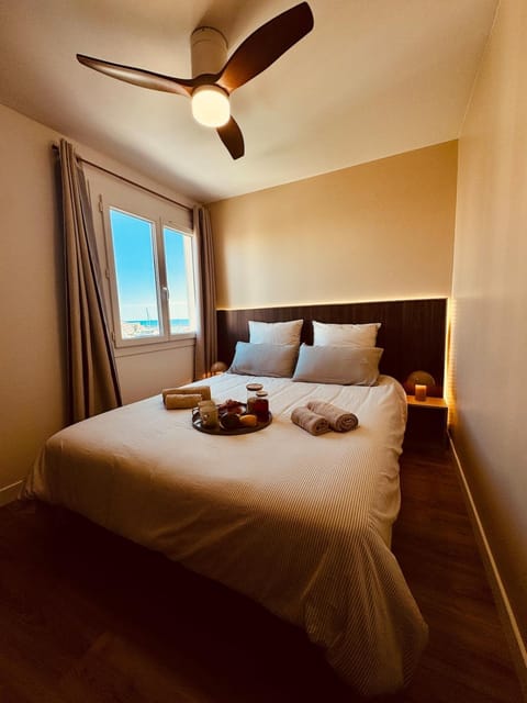 Bed, Photo of the whole room, Beach, Beach, Bedroom, Sea view, Sunrise, towels
