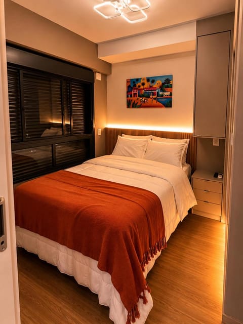 Bed, TV and multimedia, Bedroom, wardrobe, air conditioner