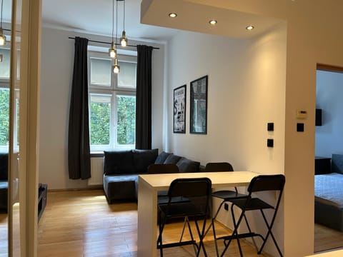 Living room, Breakfast