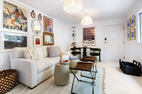 Communal lounge/ TV room, Bed, TV and multimedia, Coffee/tea facilities, Living room, Dining area