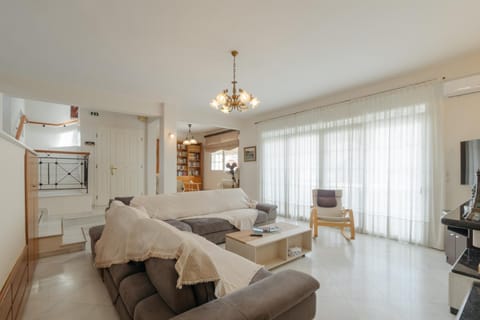 Living room, Photo of the whole room, Seating area, Bedroom