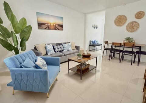 Communal lounge/ TV room, Facade/entrance, Living room, Photo of the whole room, Seating area, Dining area, pet friendly, air conditioner