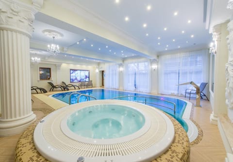Activities, Hot Tub, Massage, Sauna, TV and multimedia, Spa and wellness centre/facilities, Fitness centre/facilities, Decorative detail, Pool view, Area and facilities, Swimming pool, Sports, sunbed