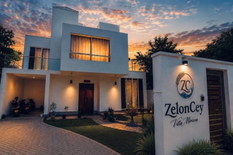 Property building, Logo/Certificate/Sign, Street view
