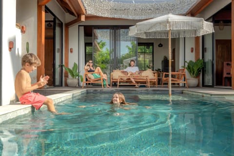 Patio, Day, Swimming pool, Family