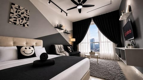 Bed, TV and multimedia, Living room, Photo of the whole room, Seating area, Bedroom