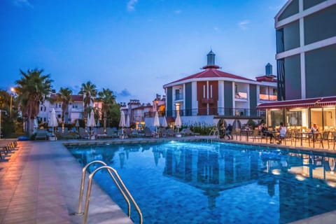 Property building, Pool view, Swimming pool, sunbed
