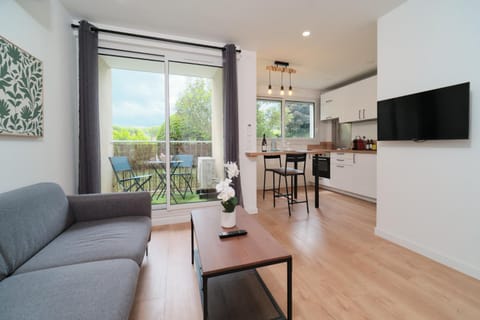 Communal lounge/ TV room, Balcony/Terrace, Living room, kitchen