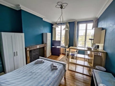 Bed, TV and multimedia, Kitchen or kitchenette, Dining area, Bedroom