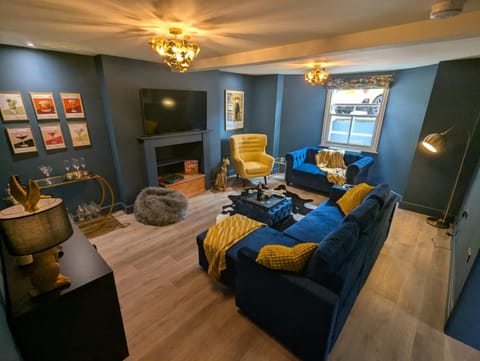 TV and multimedia, Living room, Seating area