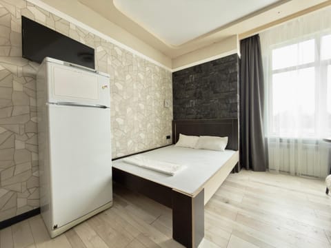 Bed, TV and multimedia, Bedroom