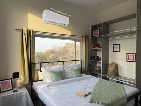 Bed, Photo of the whole room, Bedroom, towels, air conditioner