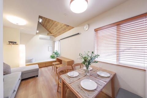 Living room, Seating area, Dining area, air conditioner