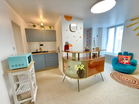 Kitchen or kitchenette, Living room, Dining area, oven, stove