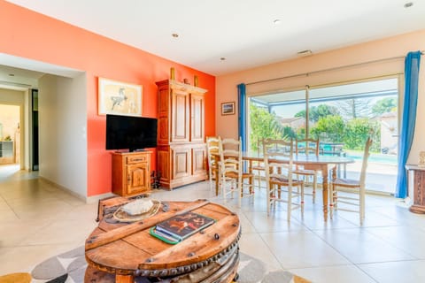 TV and multimedia, Living room, Dining area