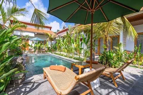 Property building, Spring, Day, Natural landscape, Garden, Garden view, Pool view, Swimming pool, sunbed