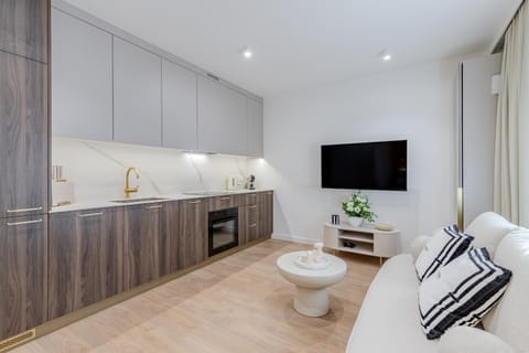 Kitchen or kitchenette, Living room, towels