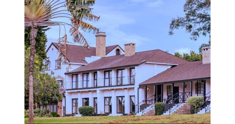 Property building, Day, Garden, Garden view, Landmark view