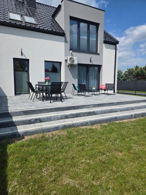 Property building, Balcony/Terrace, Seating area