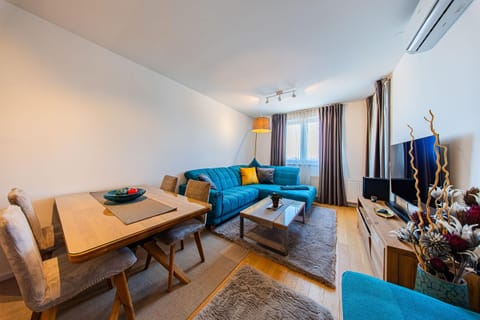 TV and multimedia, Living room, Dining area, air conditioner