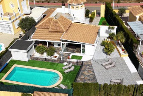 Property building, Day, Bird's eye view, Garden, Pool view, Swimming pool, sunbed