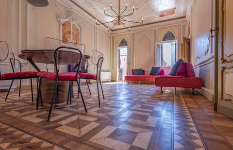 Living room, Seating area, Dining area