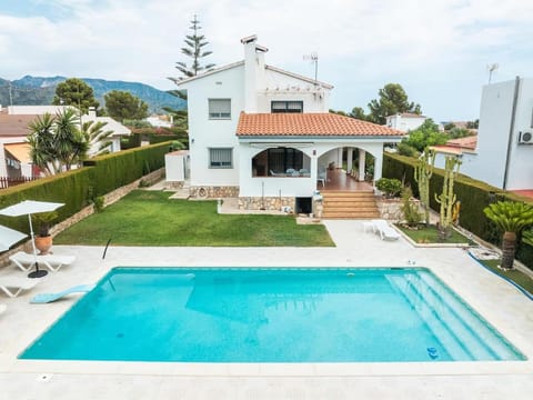 Property building, Patio, Day, Natural landscape, Garden, Garden view, Pool view, Swimming pool, sunbed