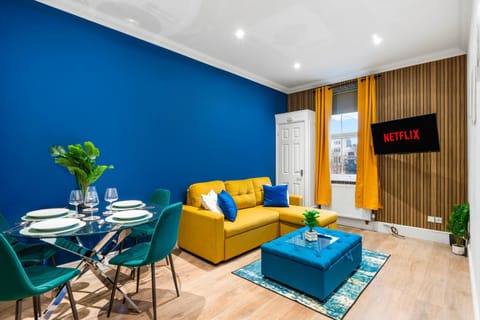 Communal lounge/ TV room, Living room, Seating area