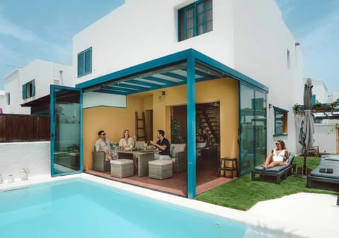 Pool view, Swimming pool, sunbed