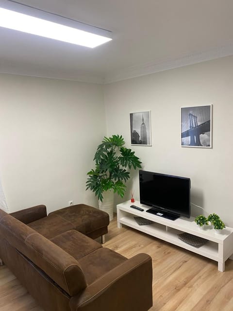 Communal lounge/ TV room, TV and multimedia, Living room