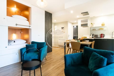 Communal lounge/ TV room, Living room