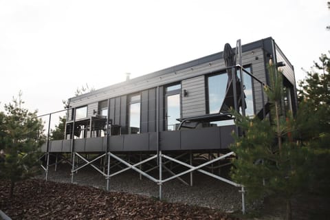 Property building, Facade/entrance, Day