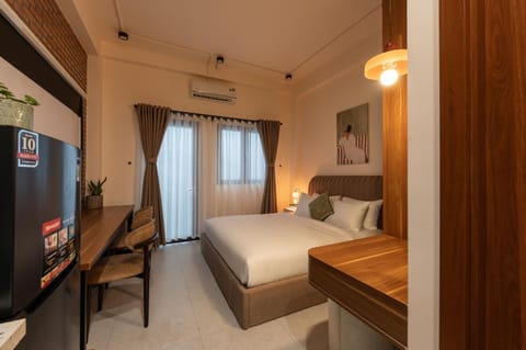 Bed, TV and multimedia, Living room, Seating area, Bedroom, wardrobe, air conditioner